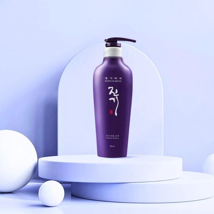 Шампунь оживляющий против выпадения волос Daeng Gi Meo Ri Vitalizing Shampoo 300ml